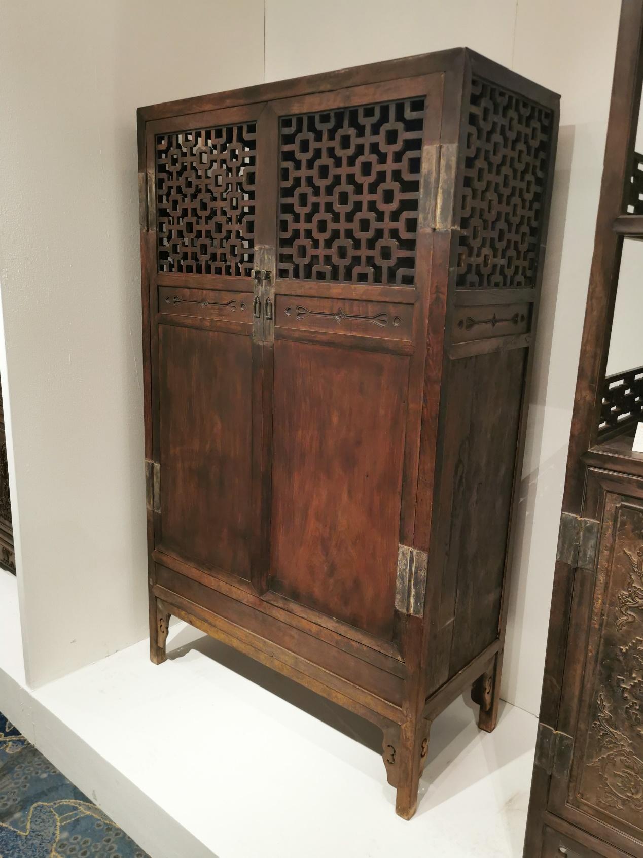 远比亮格柜稀缺黄花梨透格门柜结果流拍