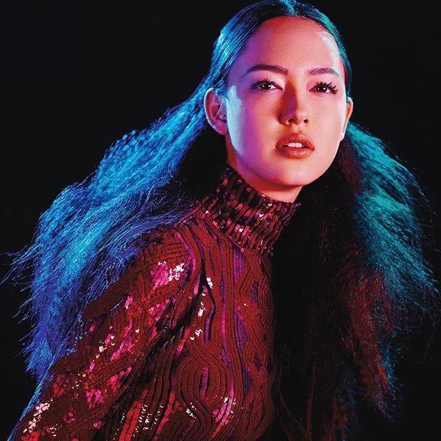 素颜抢尽chanel风头fionafussi一个妆前比妆后更惊艳的顶级混血超模