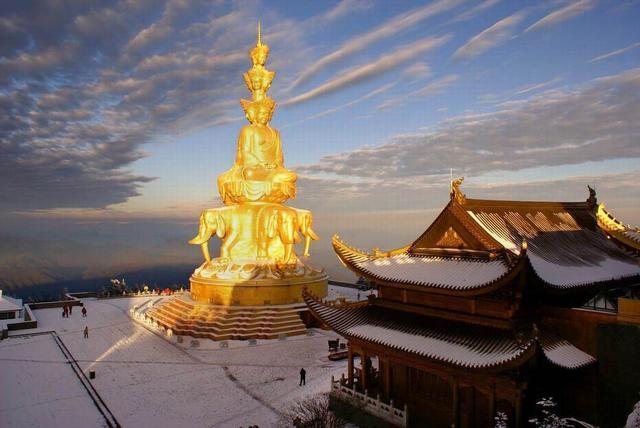 峨眉山是中国四大佛教名山之一,是中国佛教圣地,被誉为佛国天堂
