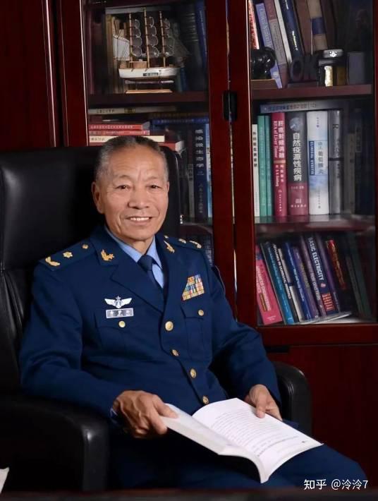 谢立信,1942年12月12日出生于山东莱州,眼科学专家,中国工程院院士