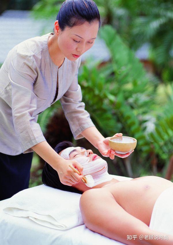 上了年纪的人大概都记得,以前的理发店基本都有刮胡子修面这样的服务