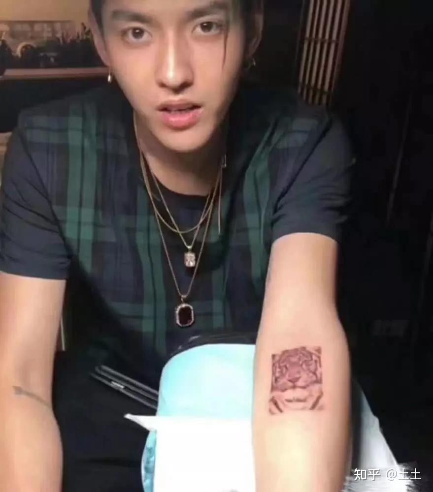 吴亦凡的纹身都长什么样