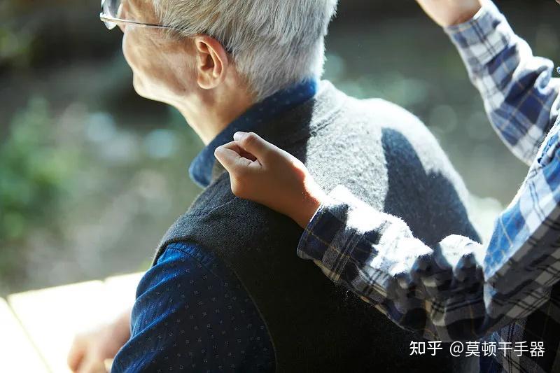 人老了为什么会变矮？这几个习惯，早知道早预防 - 知乎