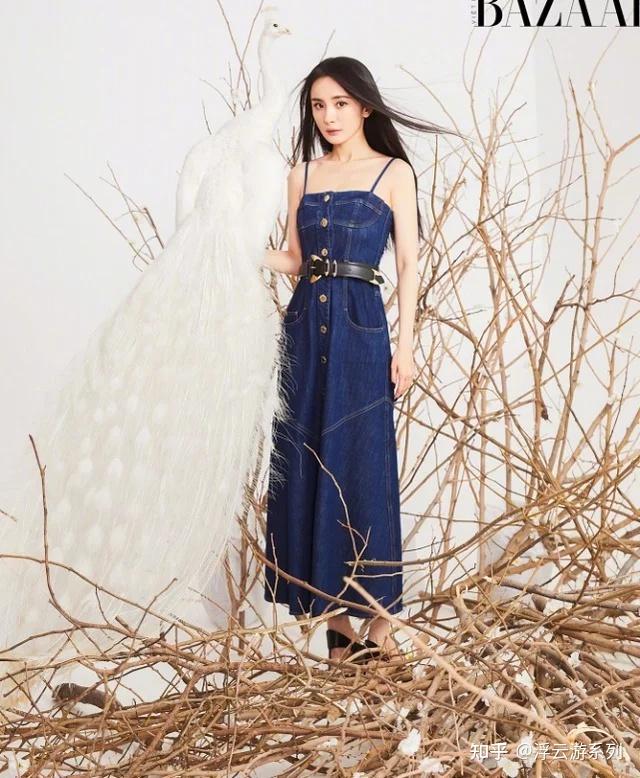 杨幂仗着腰细,穿上"花苞裙",抬起胳膊看清腋窝那一刻,懵了