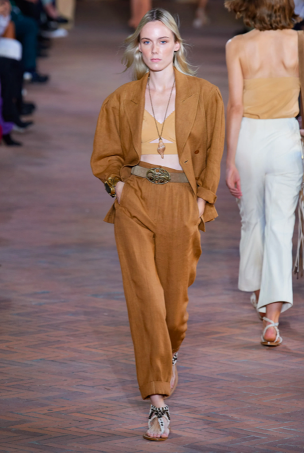 穿搭2021春夏系列中最时尚的亚麻裤