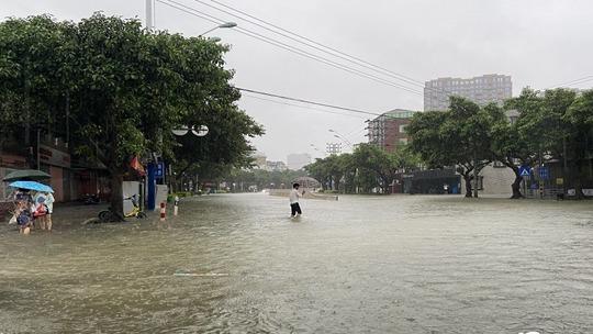 进贤县今天暴雨 v2-85abb12e5519d4fa5f3113fac14c2974_1440w.jpg?source=172ae18b