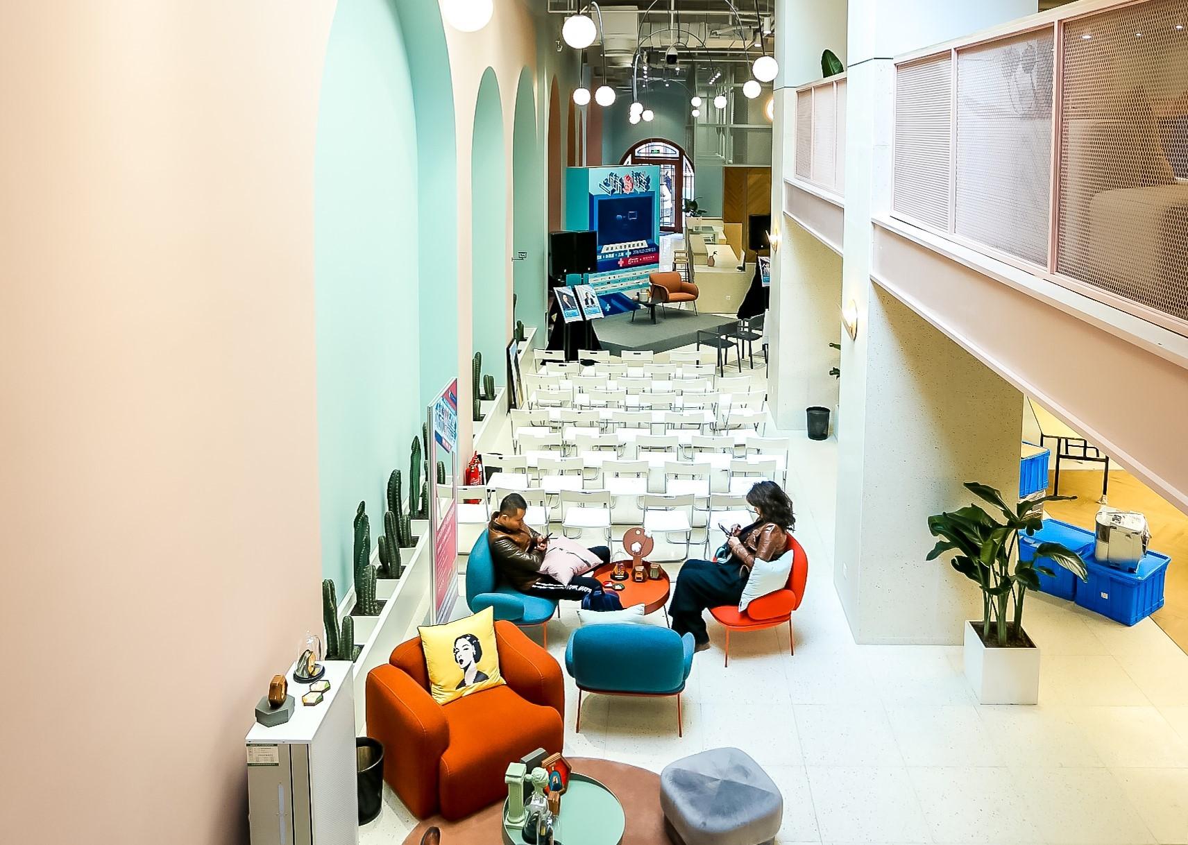 2018"城市梦游季"在第三届米兰国际家具(上海)展览会上,苏宁国际以"