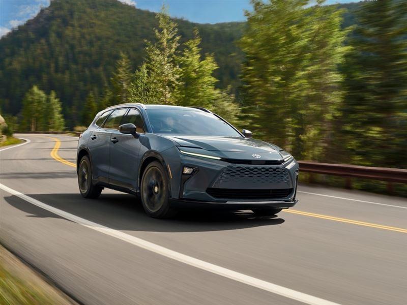 2023广州车展丨豪华旗舰,新皇冠sedan轿车明年上市