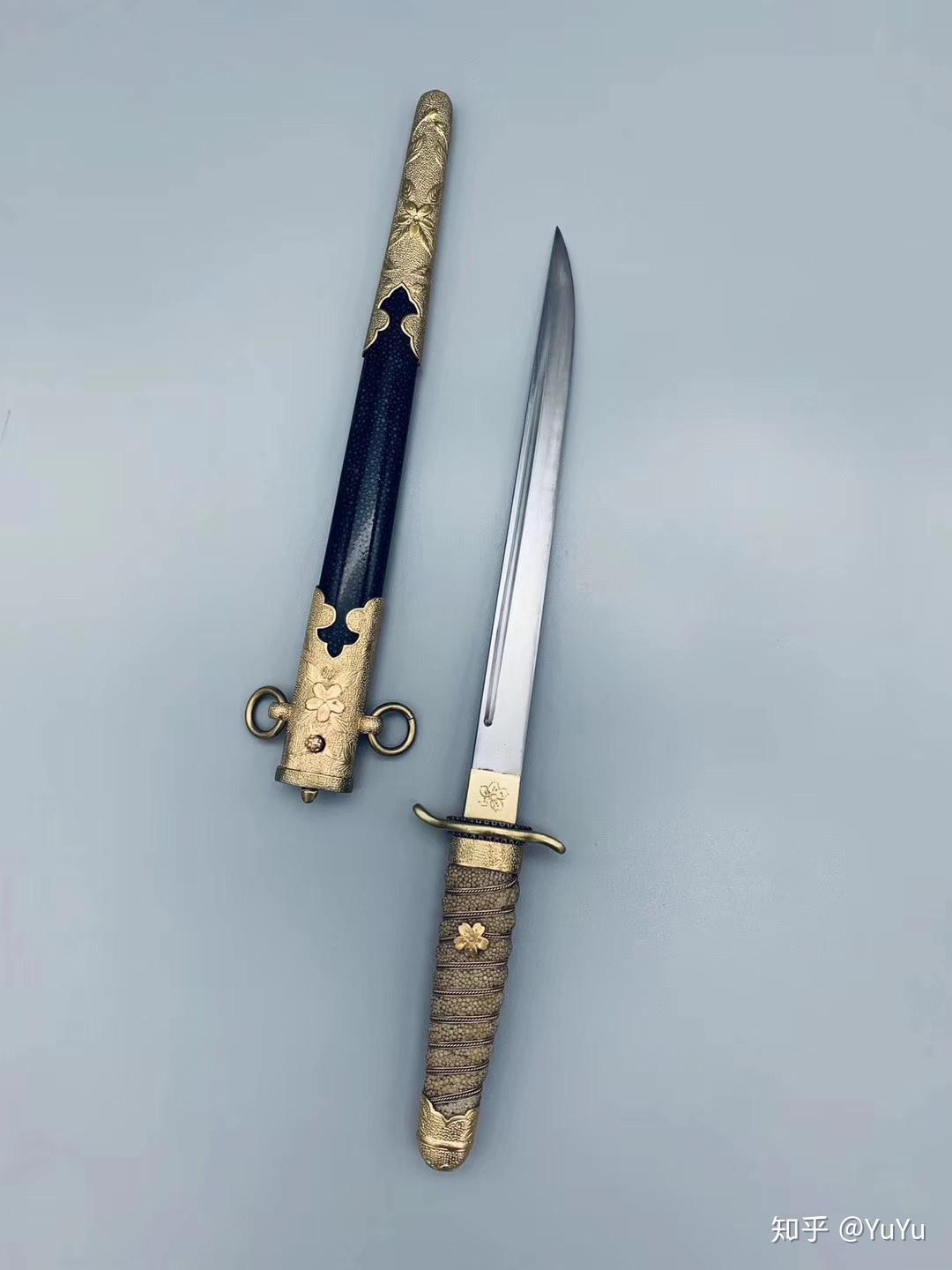 6厘米日本海军军官除了军刀外,还配有一种短剑,英国式样,增加樱花图案