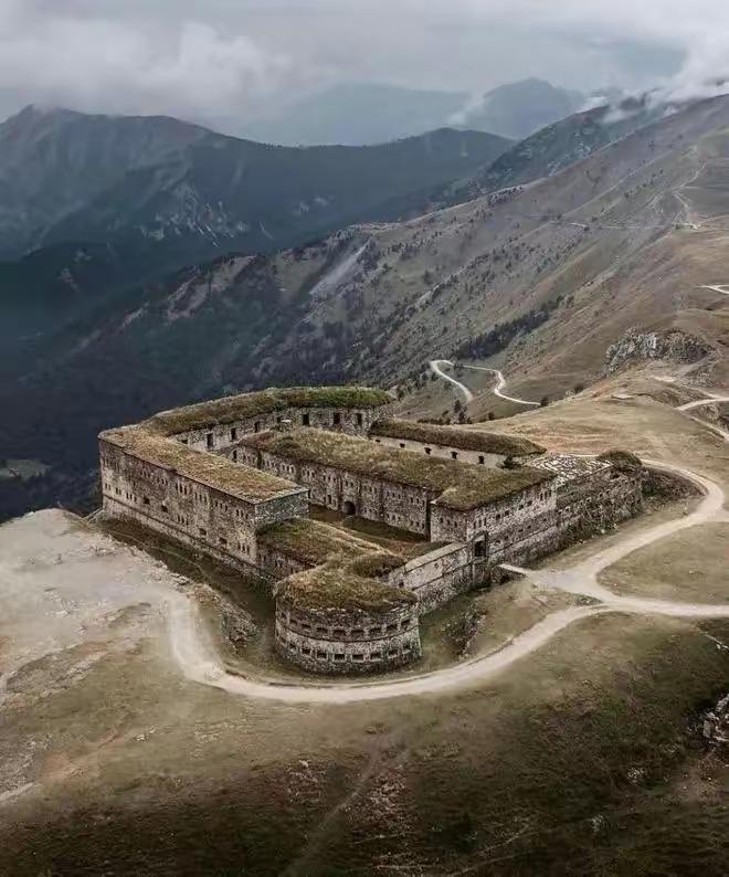 风龙废墟打卡圣地图片