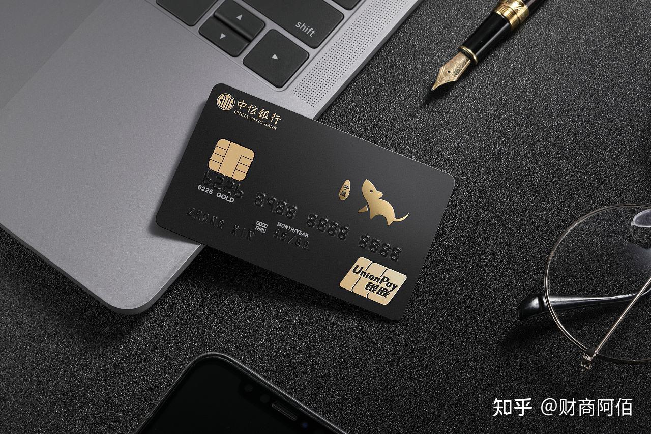 黑色信用卡设计模型(PSD) - 云瑞设计