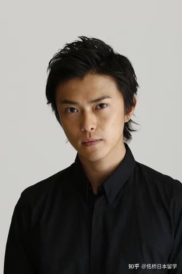 日本票选丑得刚好的女明星和丑帅丑帅的男明星