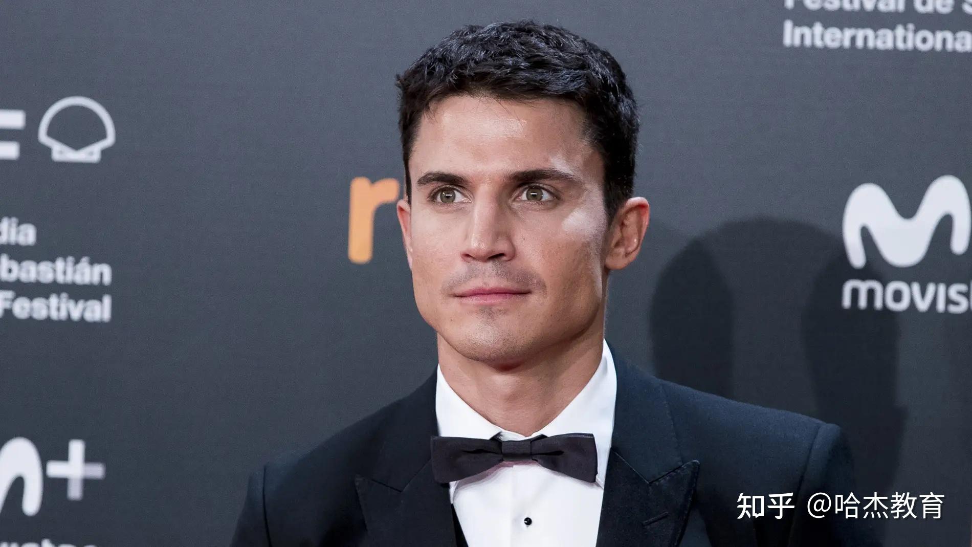 他参加了 "vivir sin permiso","3 caminos "和 "toy boy "电视剧,在