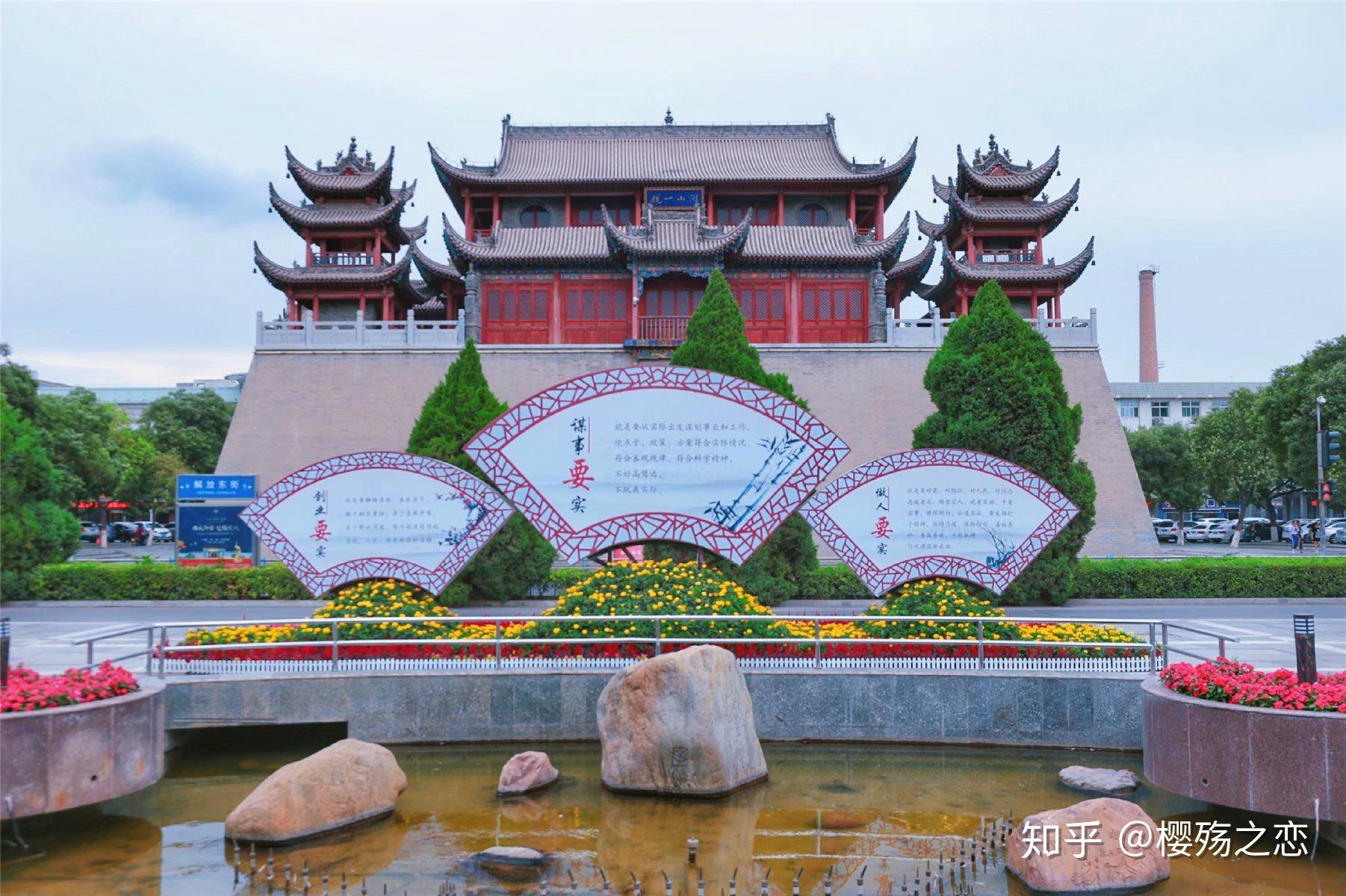 街十字路交叉处,始建于清道光元年,总高36米,由台基,楼阁,角坊组成