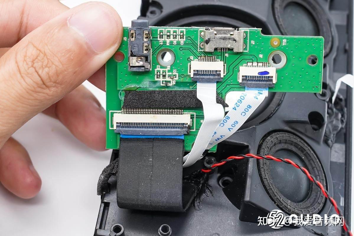 内置麦克风,支持180°全向拾音,联想thinkpad stack蓝牙音箱拆解