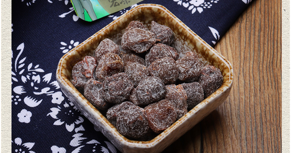 话梅采摘制作一整套流程都很顺畅且规范,选的果子都很饱满没有坏果