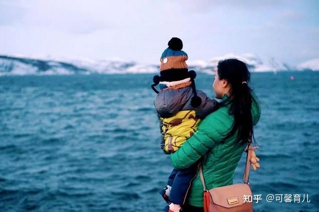 内心也会跟着触动,才两三岁而已,就已经知道每天在门口盼着妈妈回家了