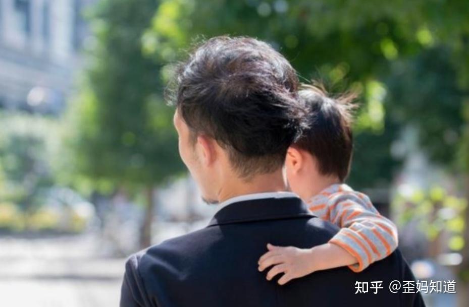 丧偶式育儿完美解决这家公司给男性放半年产假网友没用