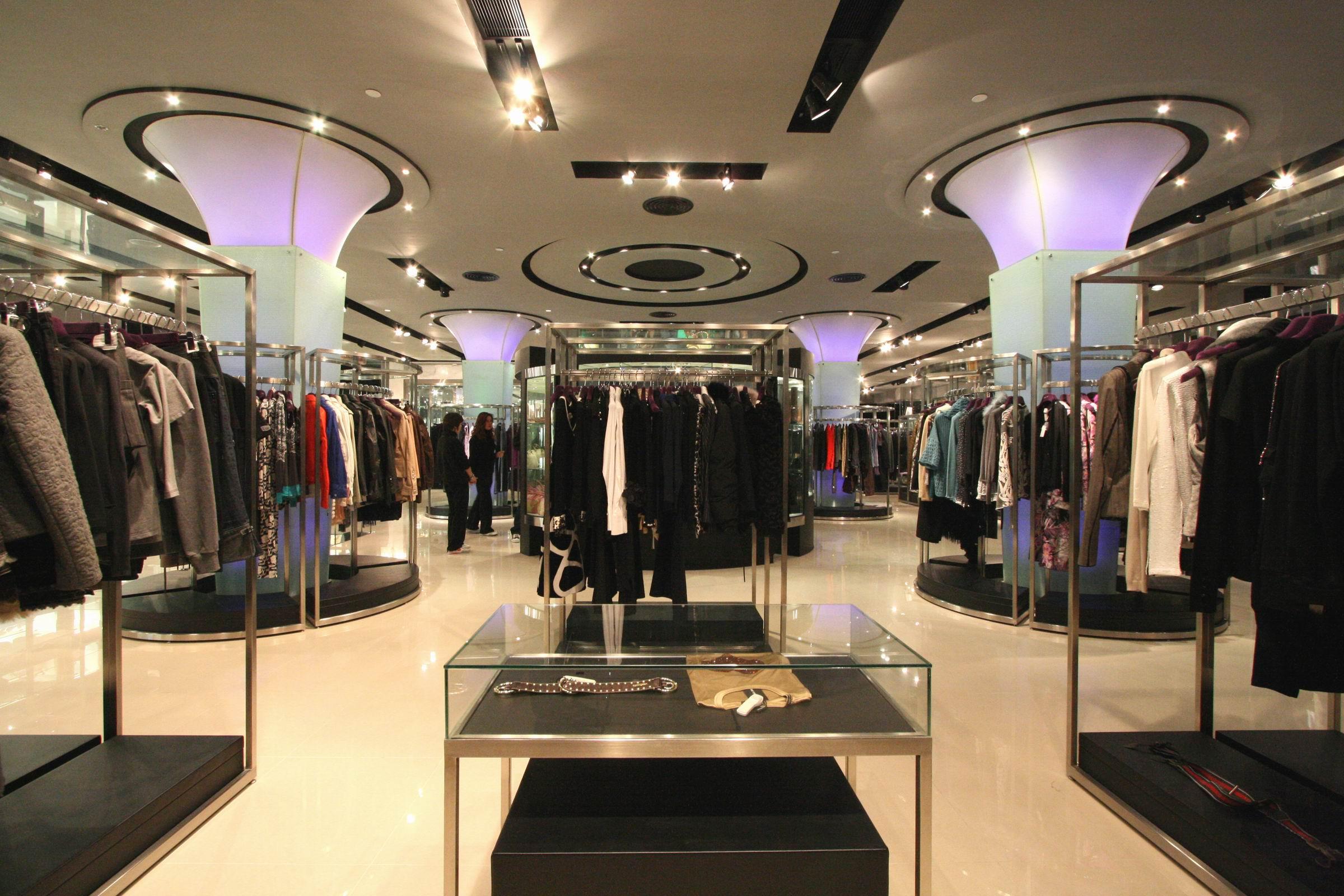 服装店怎么吸引顾客进店怎么提高成交率