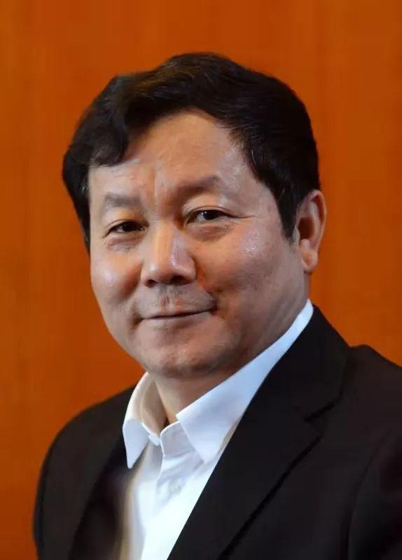 成都新谷投资集团有限公司董事长 王明新(向上滑动阅读)给成都未来的