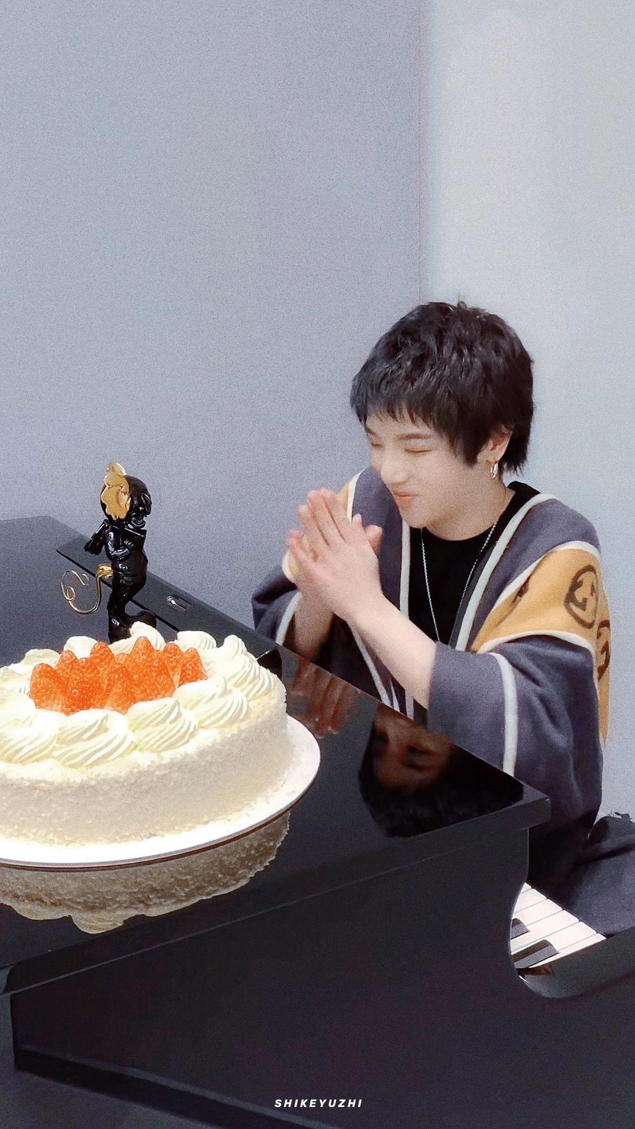 华晨宇壁纸祝花花生日快乐快来换上好看的生日头像