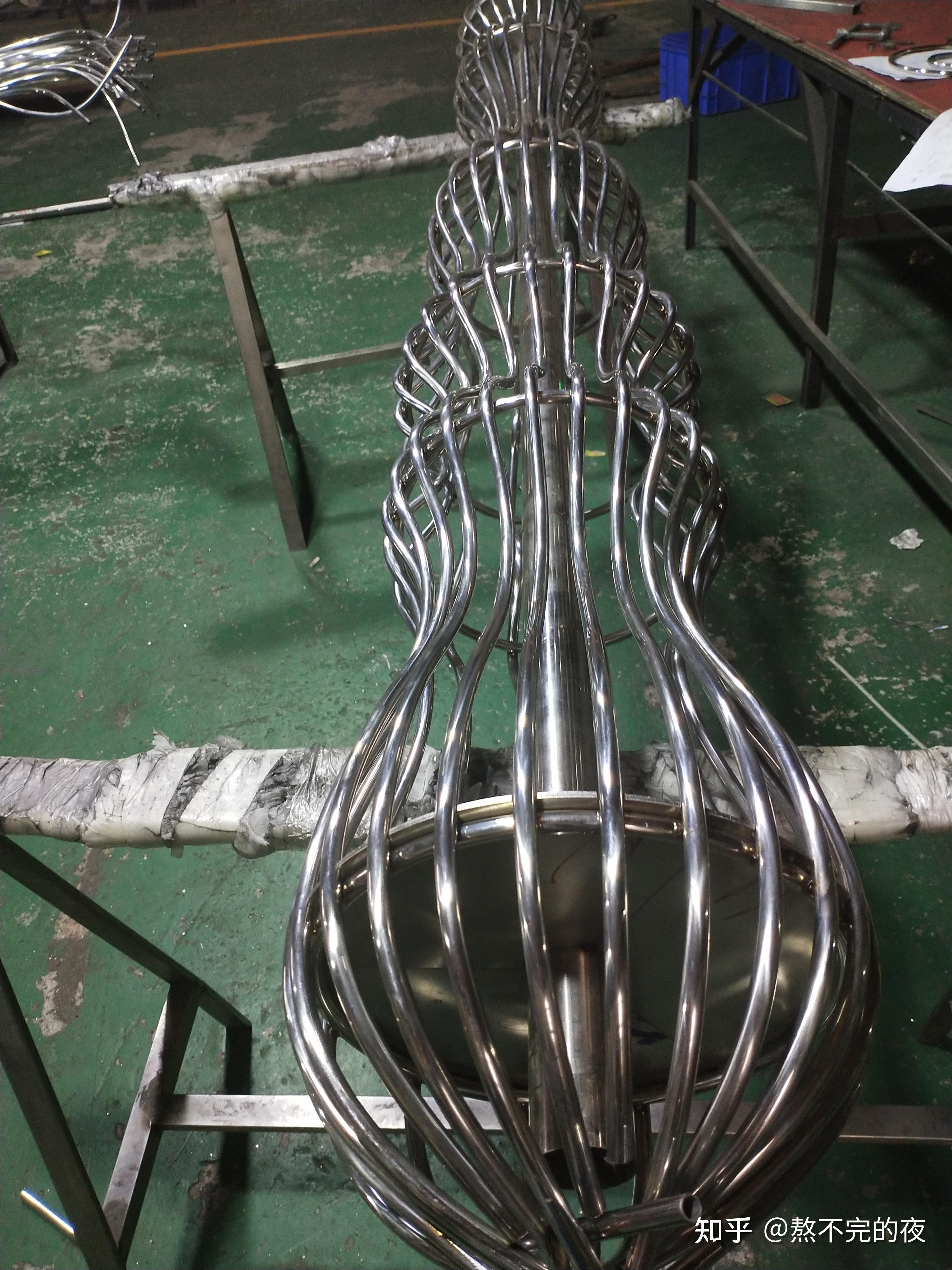 不锈钢灯笼柱很有特色吧大型工艺艺术品