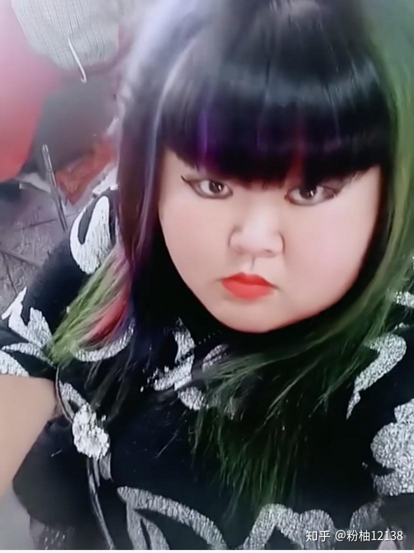 他的家乡位于,黑龙江省肇东市德昌乡七撮房村,是当地小有名气的网红.