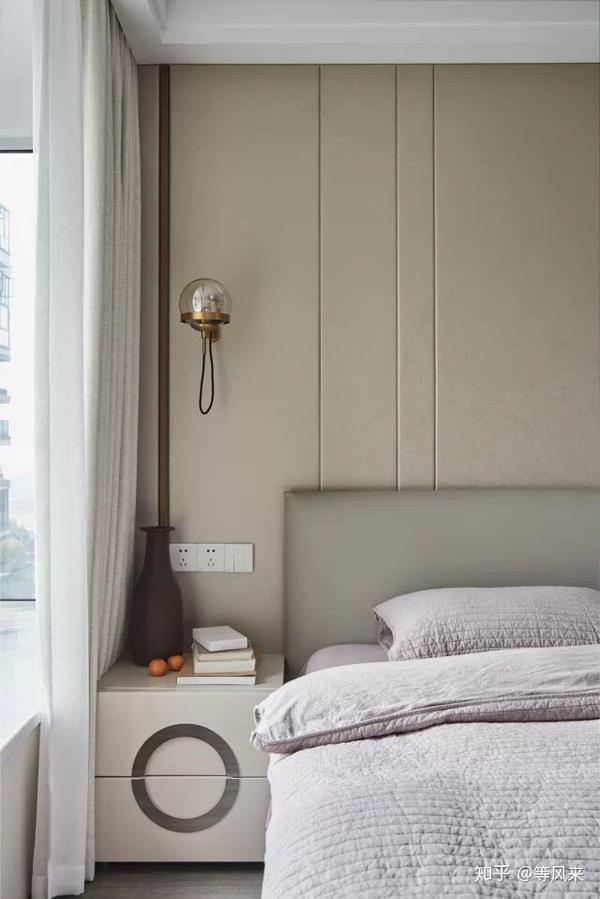 根据你的造价来吧 造价低,ab版乳胶漆处理 床头背景墙和其他三面墙