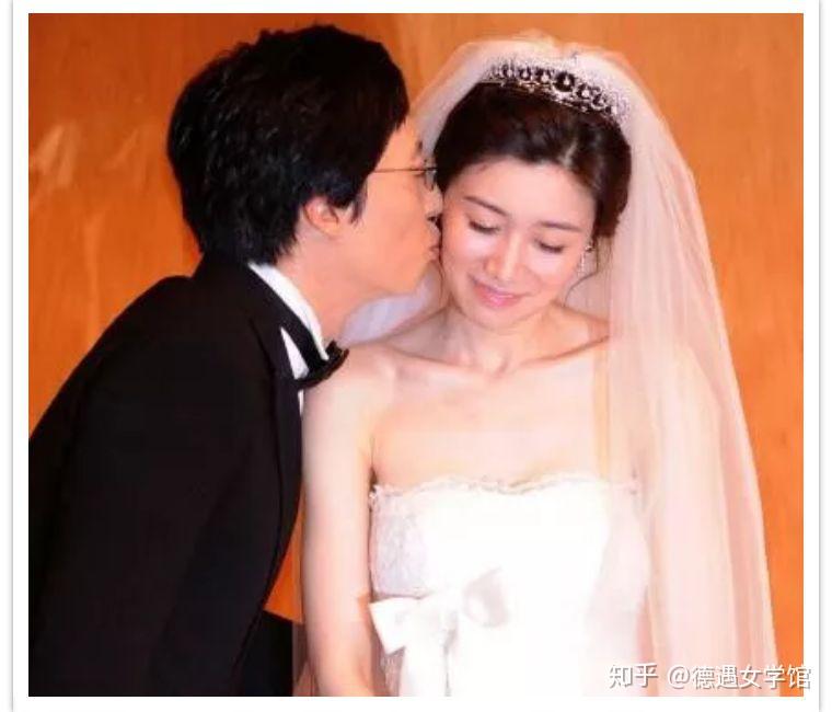 和妻子罗恩静结婚十年,一直以恩爱形象出现,婚后未爆出任何绯闻.