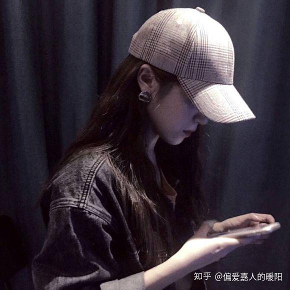 有没有黑白色的高冷的女生头像