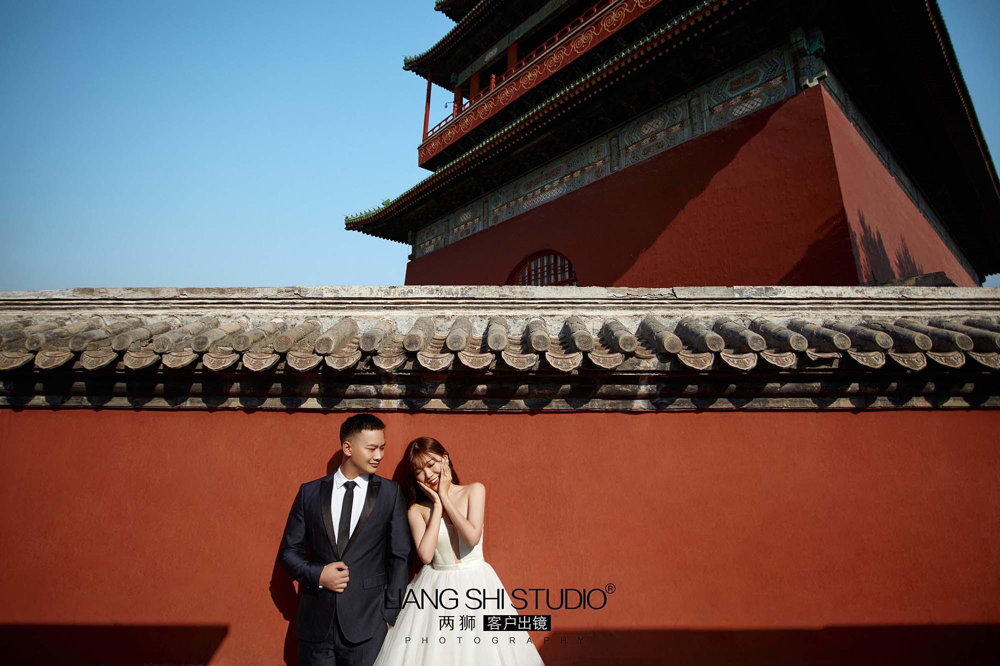 有趣的街拍婚纱照复古时髦的新中式婚纱照