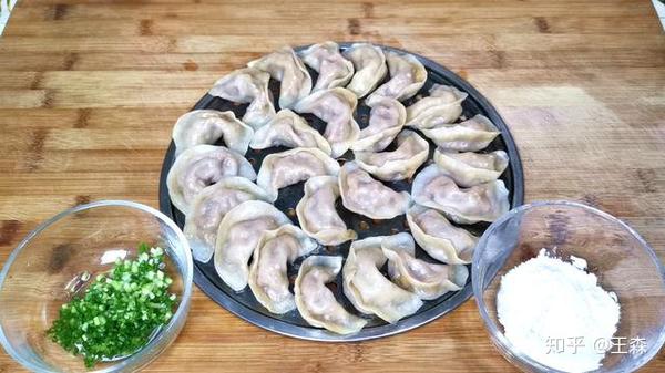 饺子学会这样做 比水煎包好吃 比锅贴还脆 外焦里嫩 特好吃 知乎