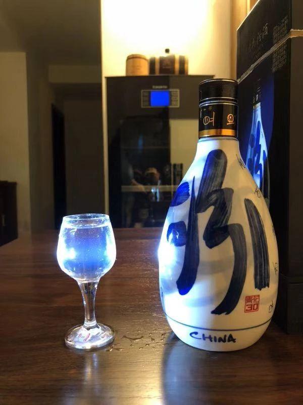 品酒笔记最新的汾酒30年蓝花瓷瓶20年蓝花瓷瓶15年三种酒比较