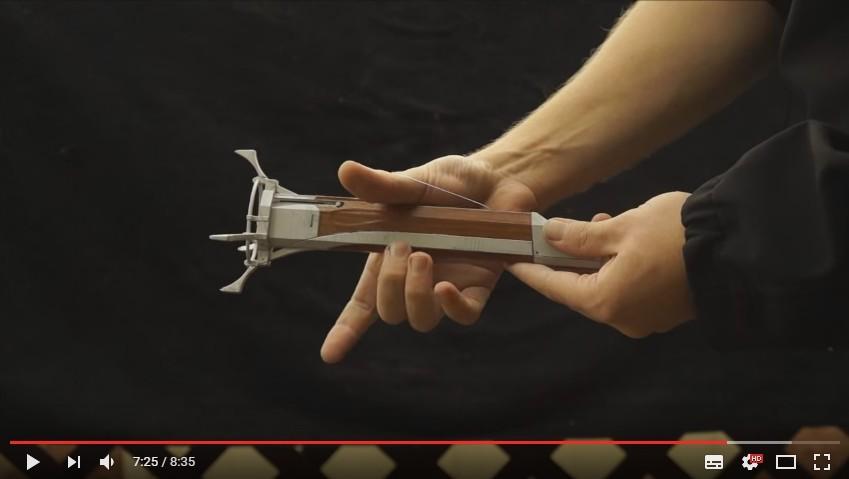 游戏耻辱dishonored里科尔沃的折叠刀的原理是什么