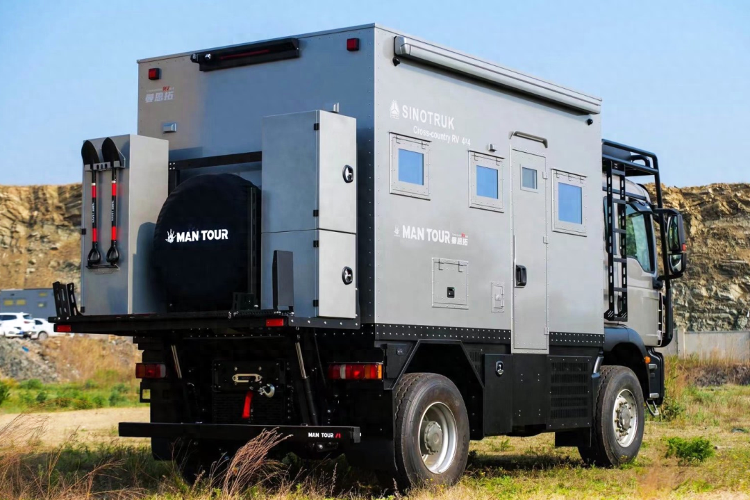 中国重汽曼恩拓越野房车