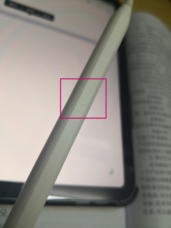 apple pencil二代充电那个区域出现了掉漆？现象露出了银色的斑点咋回事
