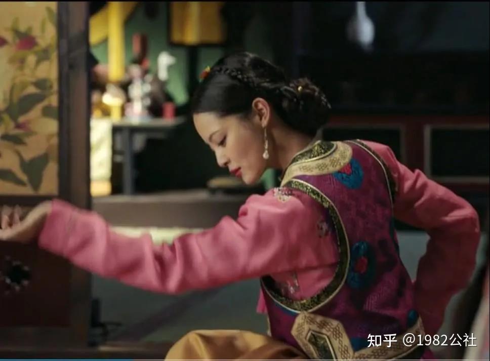 朱棣听劝,只好大骂黄女"性险无温色,类负债之女",意思是"她哭丧着脸