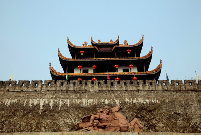 4米,存南,北两月城,是我国古代城防工事现存实例中极为罕见的,对研究