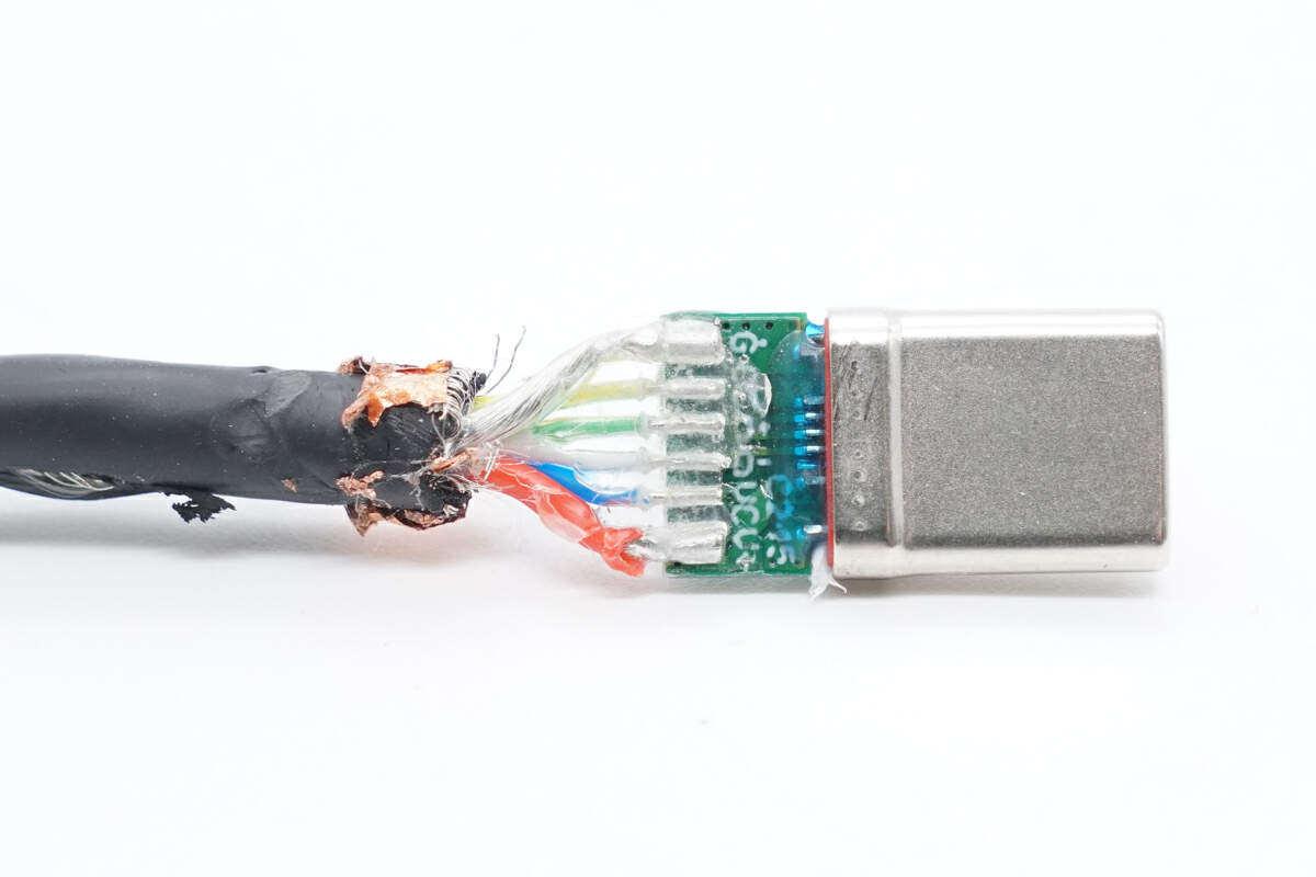 拆解报告:moto 125w氮化镓快充原装usb-c数据线
