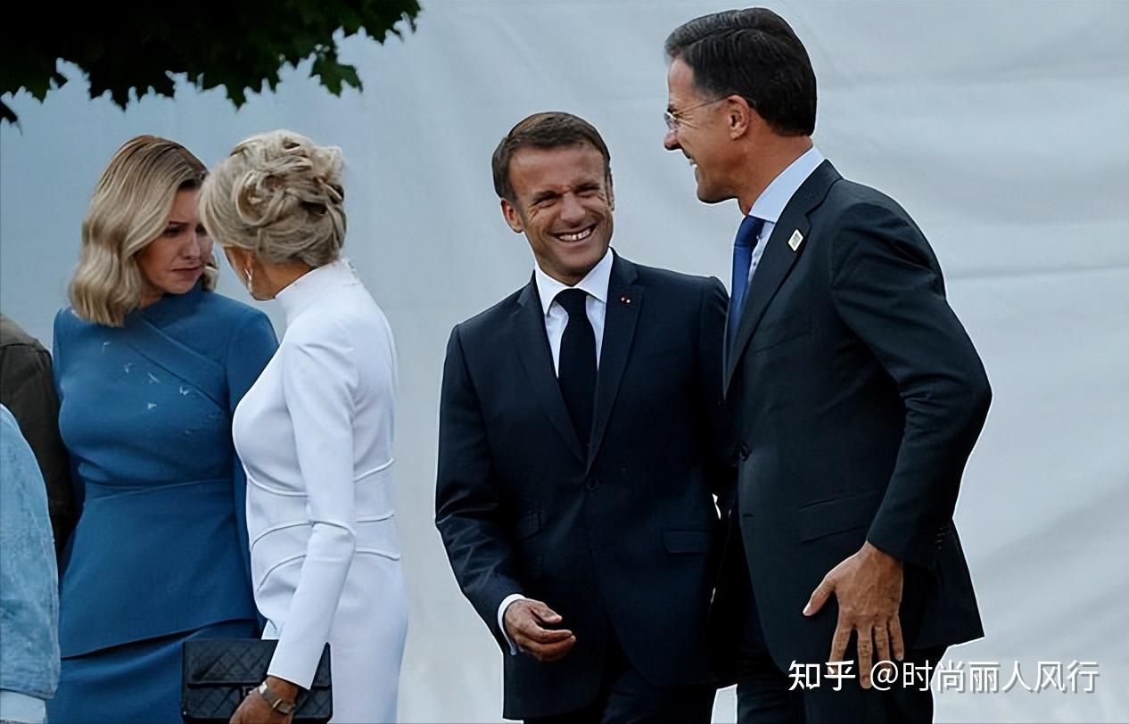 “法国最年轻总统”马克龙：娶了大24岁的布丽吉特，至今没有后代|马克龙|布丽吉特|后代_新浪新闻