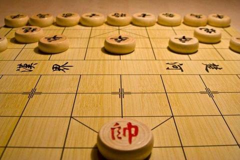 马上跳",意思是执黑棋者下象棋的第一步就应该出动"炮",直击红方的"帅