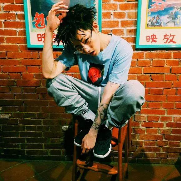 潮男搭配舍我其谁 rapper男孩禹智皓