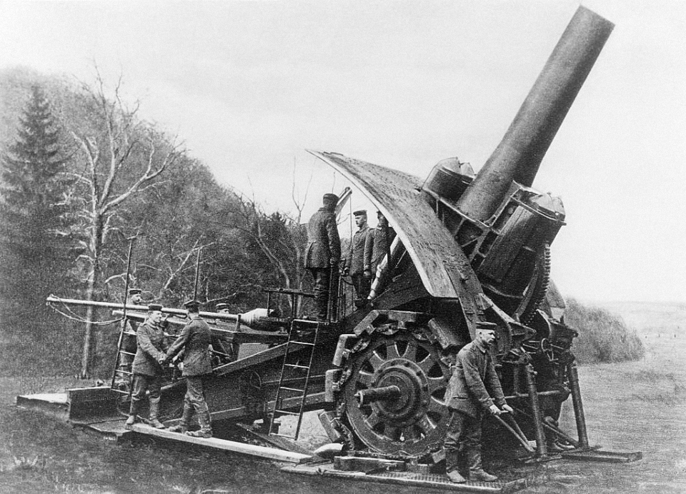 德军的 420 毫米口径「大贝莎」超重榴弹炮威力惊人