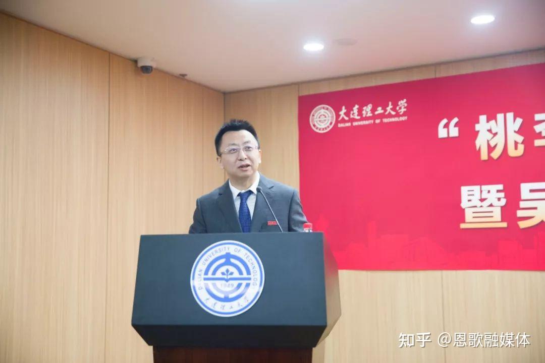 吴学亮,1972年出生,辽宁丹东人,本科学历,桃李面包联合创始人,吴志刚