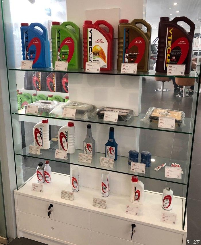 常用零配件的展示,蛮全的蓝桶机油188元一桶绿桶机油258元一桶金桶