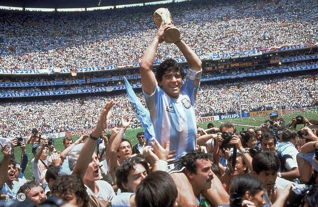 阿根廷如若夺冠,梅西可否比肩马拉多纳的历史