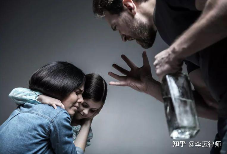 男子家暴女友致死一次次家暴一次次复合女性的安全何在