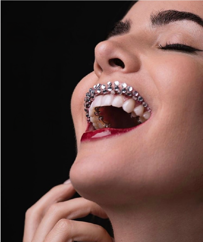 exo吴世勋做了矫牙怎么不见他戴牙套