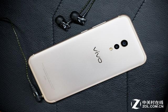 2012年,vivo对音质的执着更近了一步,推出了首款"hi-fi手机"vivo x1