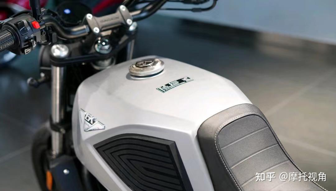 展现了春风动力nk家族全新的面孔,相比老款的250/400/650nk,更时尚,更